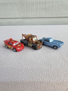 Disney Cars 2 Diecast 1:55 Lightning McQueen Mater Finn McMissile Light & Sound